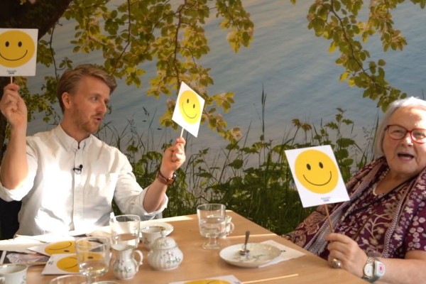 &#196;ldrepanelen utser hallongrottan till b&#228;sta kakan